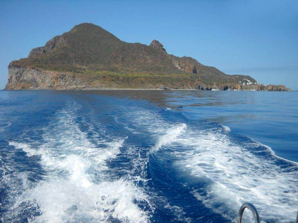 Noleggio barca con conducente a Vulcano - Eolie 